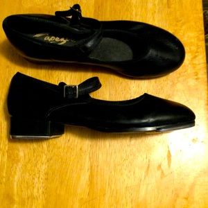 Women’s tap shoes